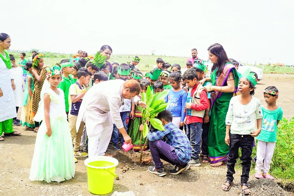 वृक्ष लागवडीसोबत वृक्षसंवर्धन अनिवार्य : डॉ. वैशाली शिंदे