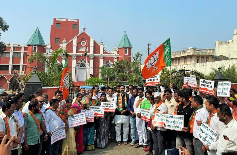 फलटणमध्ये पाकिस्तानच्या परराष्ट्र मंत्र्याविरोधात जोडे मारो आंदोलन